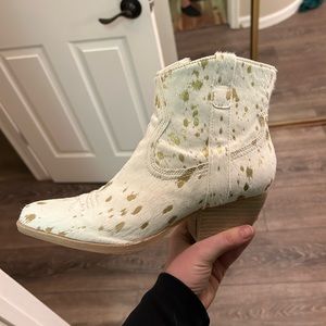 Cowhide boots with glitter